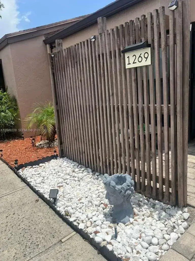 1269 NW 123rd Ave, Pembroke Pines FL 33026 photo 2