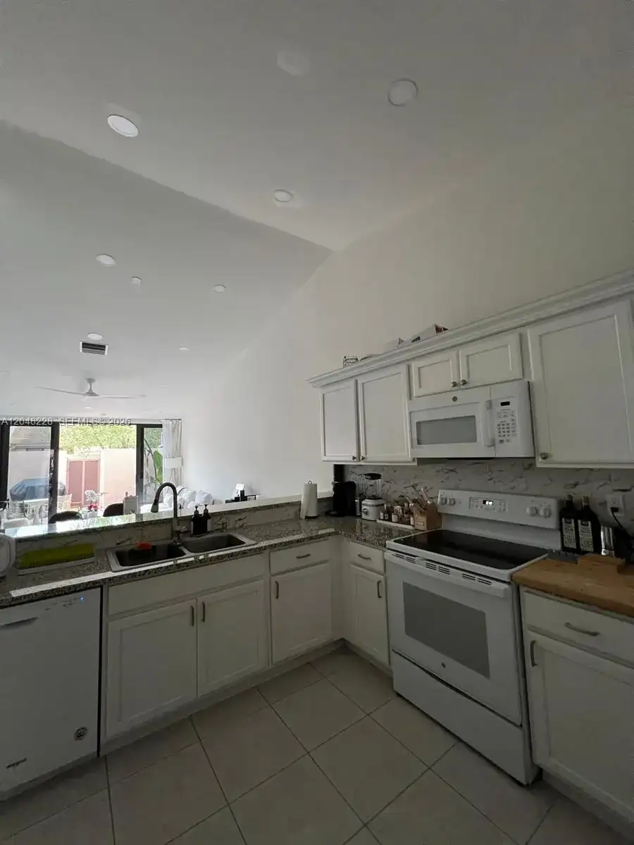 1269 NW 123rd Ave, Pembroke Pines FL 33026 photo 5
