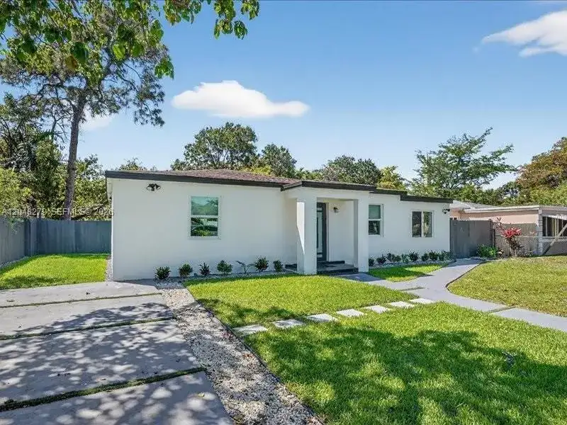 1010 NE 138th St, North Miami FL 33161 photo 2
