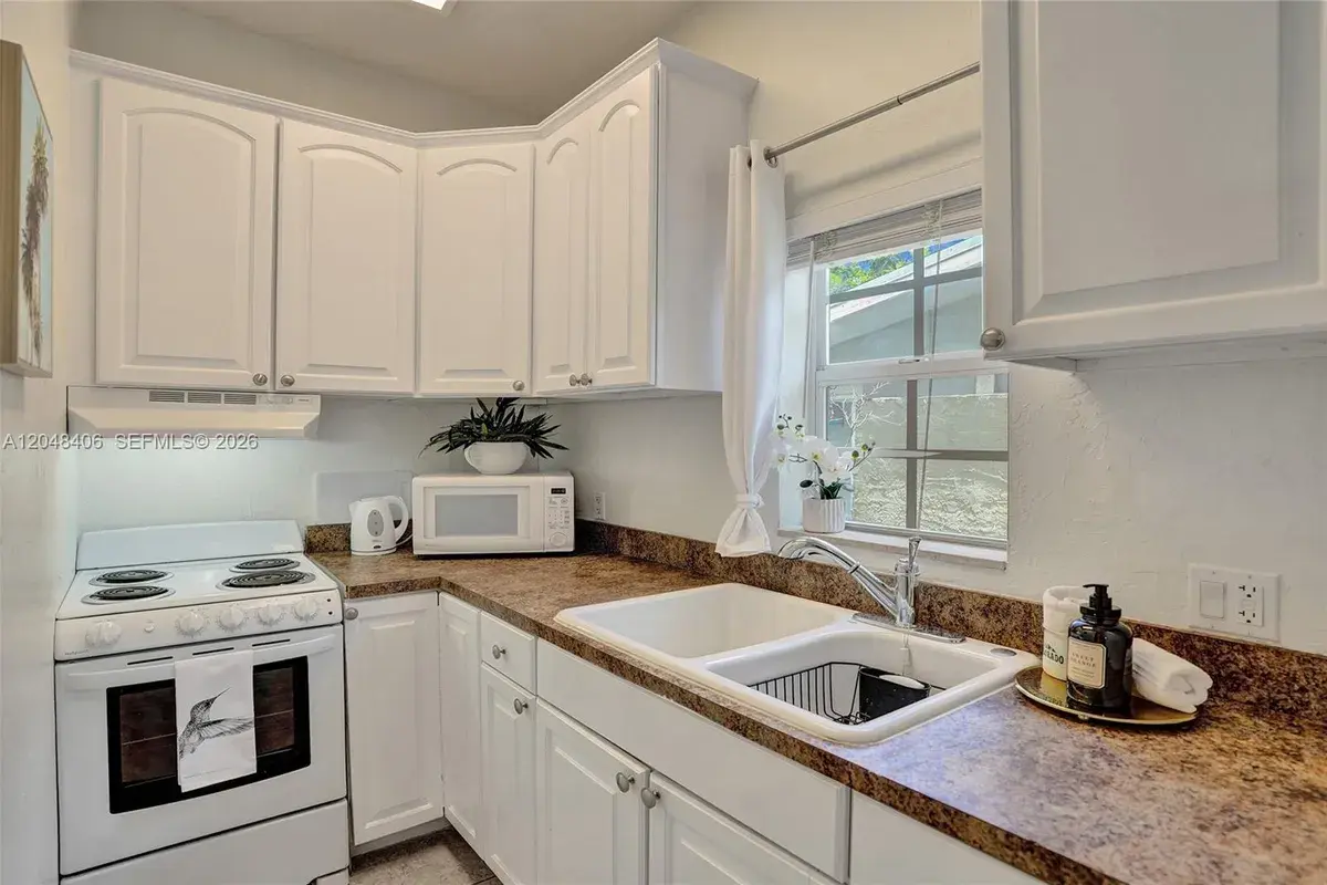 1012 NE 17th Ct # 2, Fort Lauderdale FL 33305