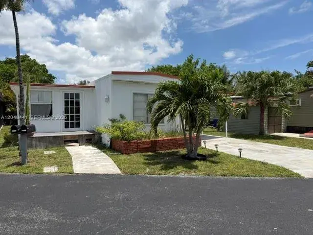 5331 SW 35th ST, Davie FL 33314