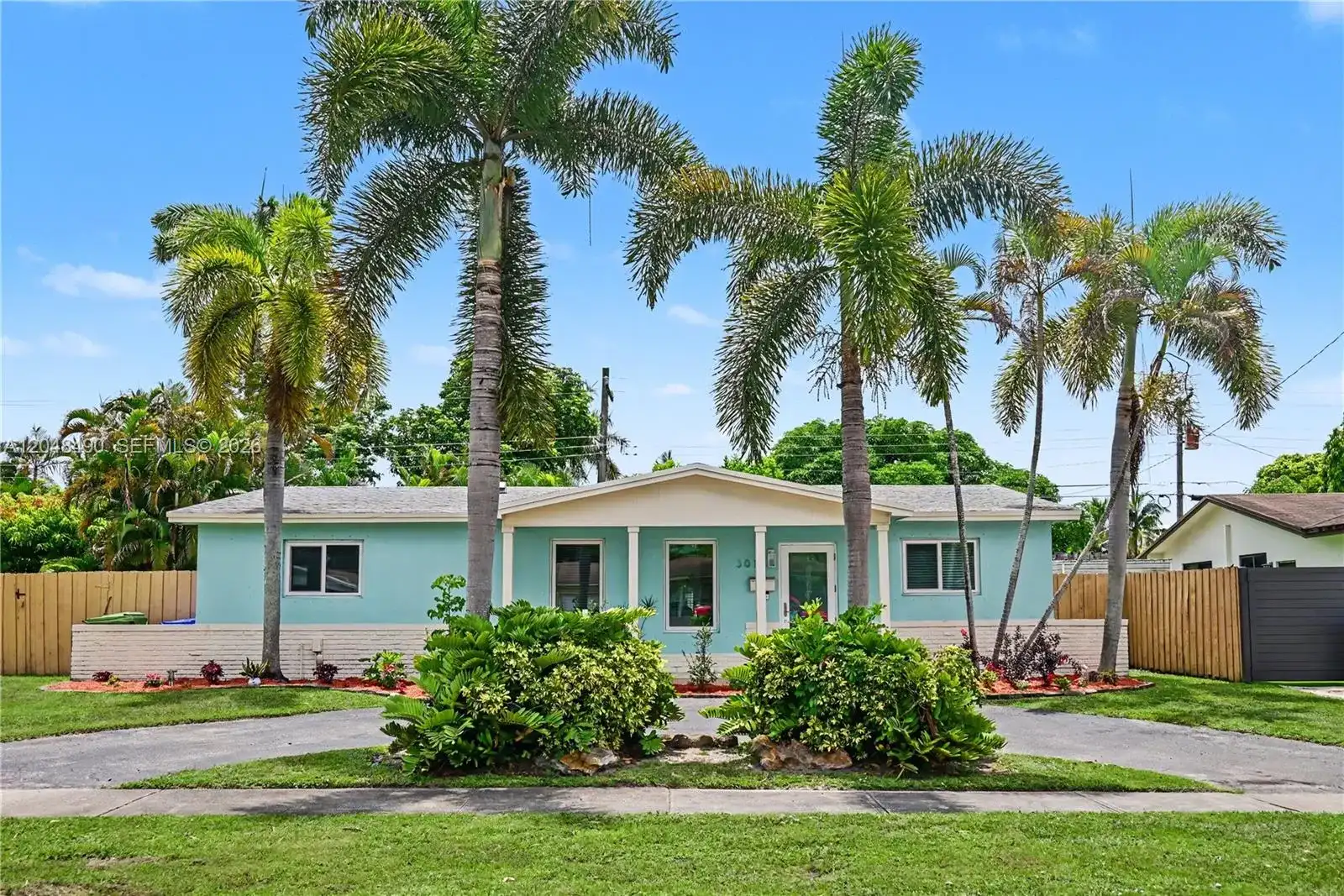 301 SW 65th Ave, Pembroke Pines FL 33023