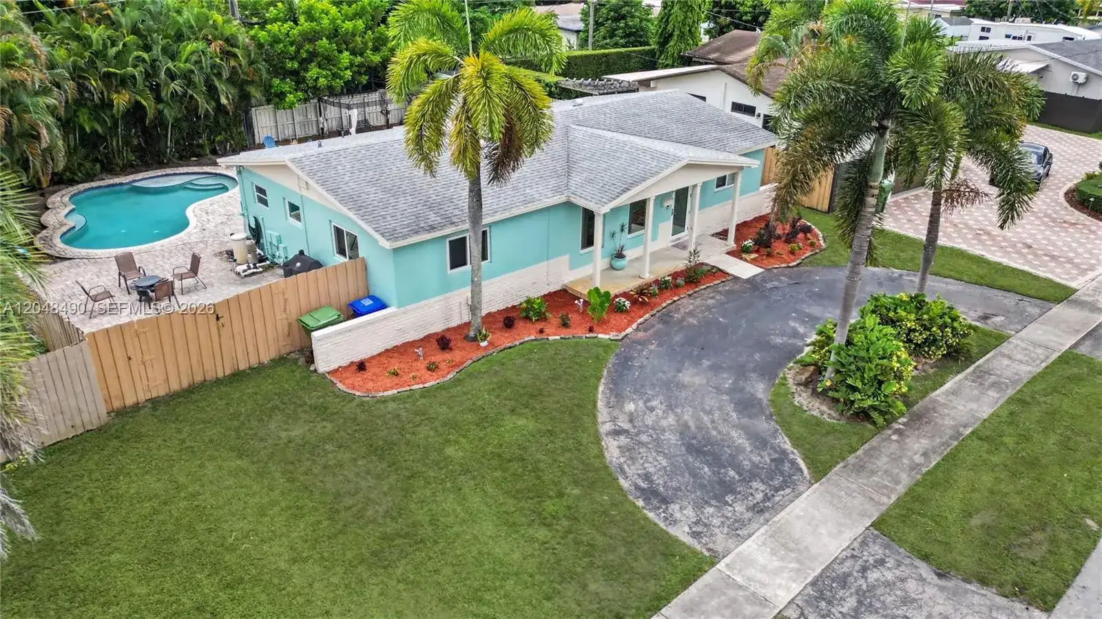 301 SW 65th Ave, Pembroke Pines FL 33023 photo 2
