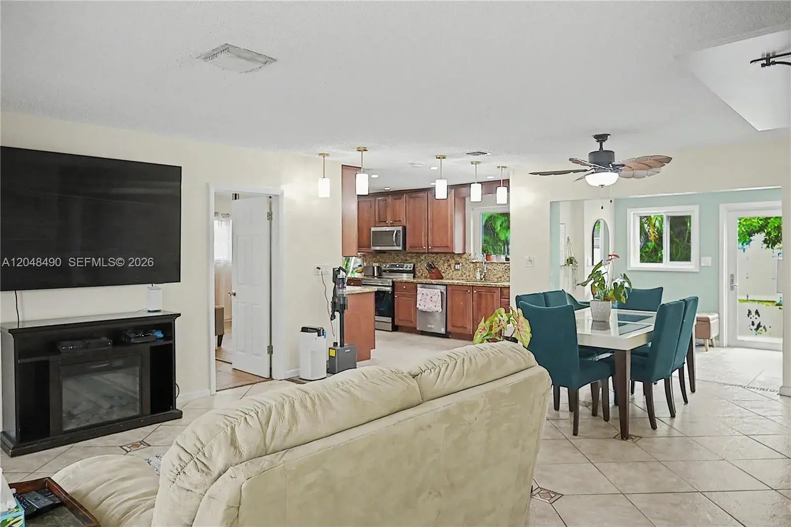 301 SW 65th Ave, Pembroke Pines FL 33023