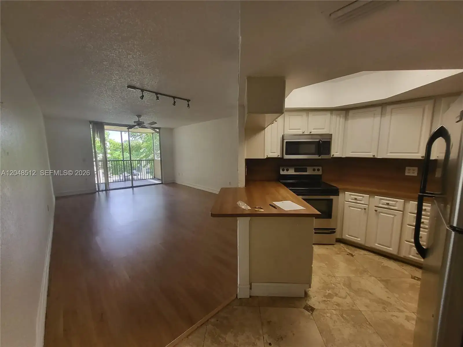 8225 Lake Dr # 405, Doral FL 33166 photo 3