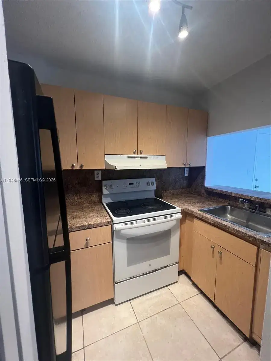8145 NW 7th St # 405, Miami FL 33126 photo 3
