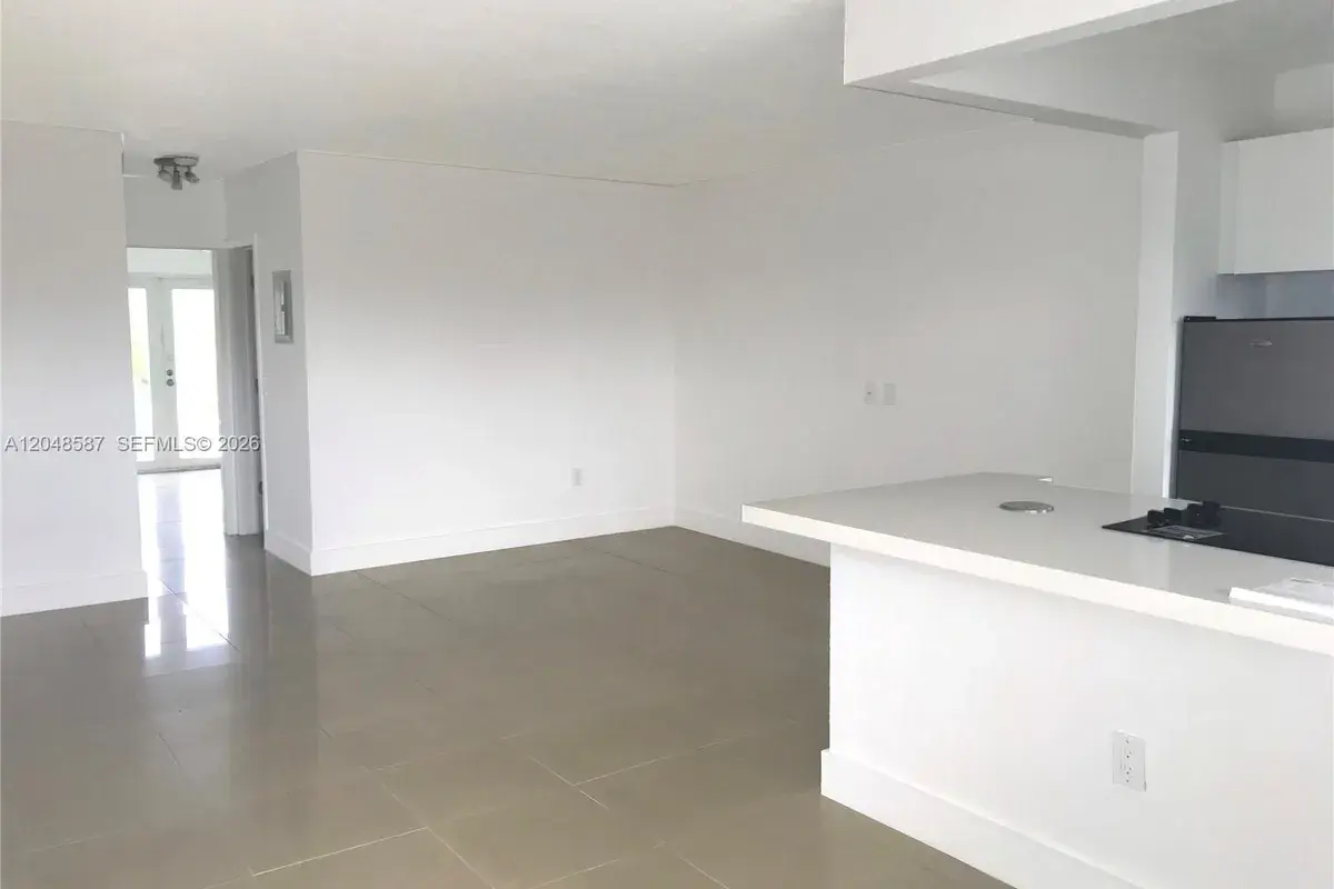 2185 NE 123rd St # 208, North Miami FL 33181