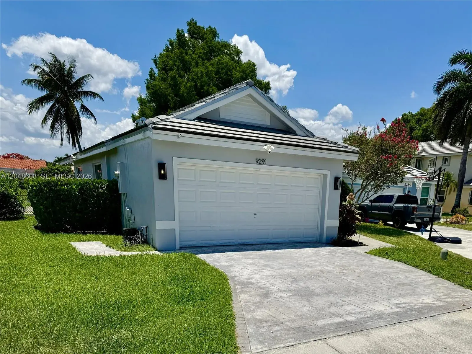 9291 Arborwood Cir, Davie FL 33328