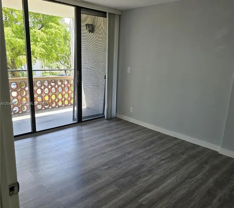 4222 Inverrary Blvd # 4212, Lauderhill FL 33319