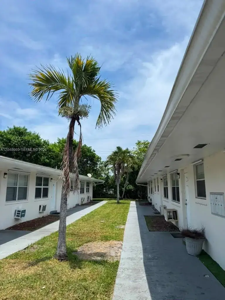 16001 NE 18th Pl # 3, North Miami Beach FL 33162 photo 2