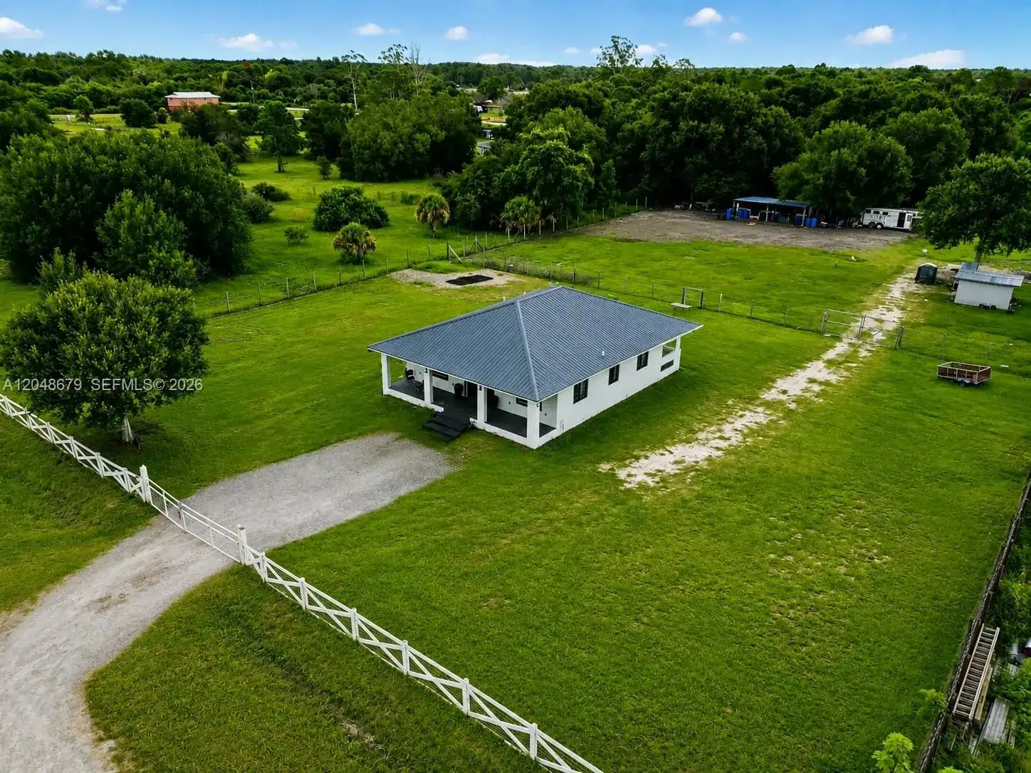 525 N Granja ST, Clewiston FL 33440 photo 2