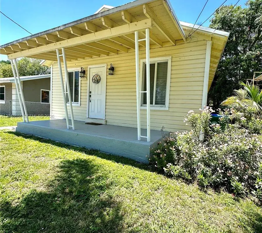 3611 OAK AV, Miami FL 33133