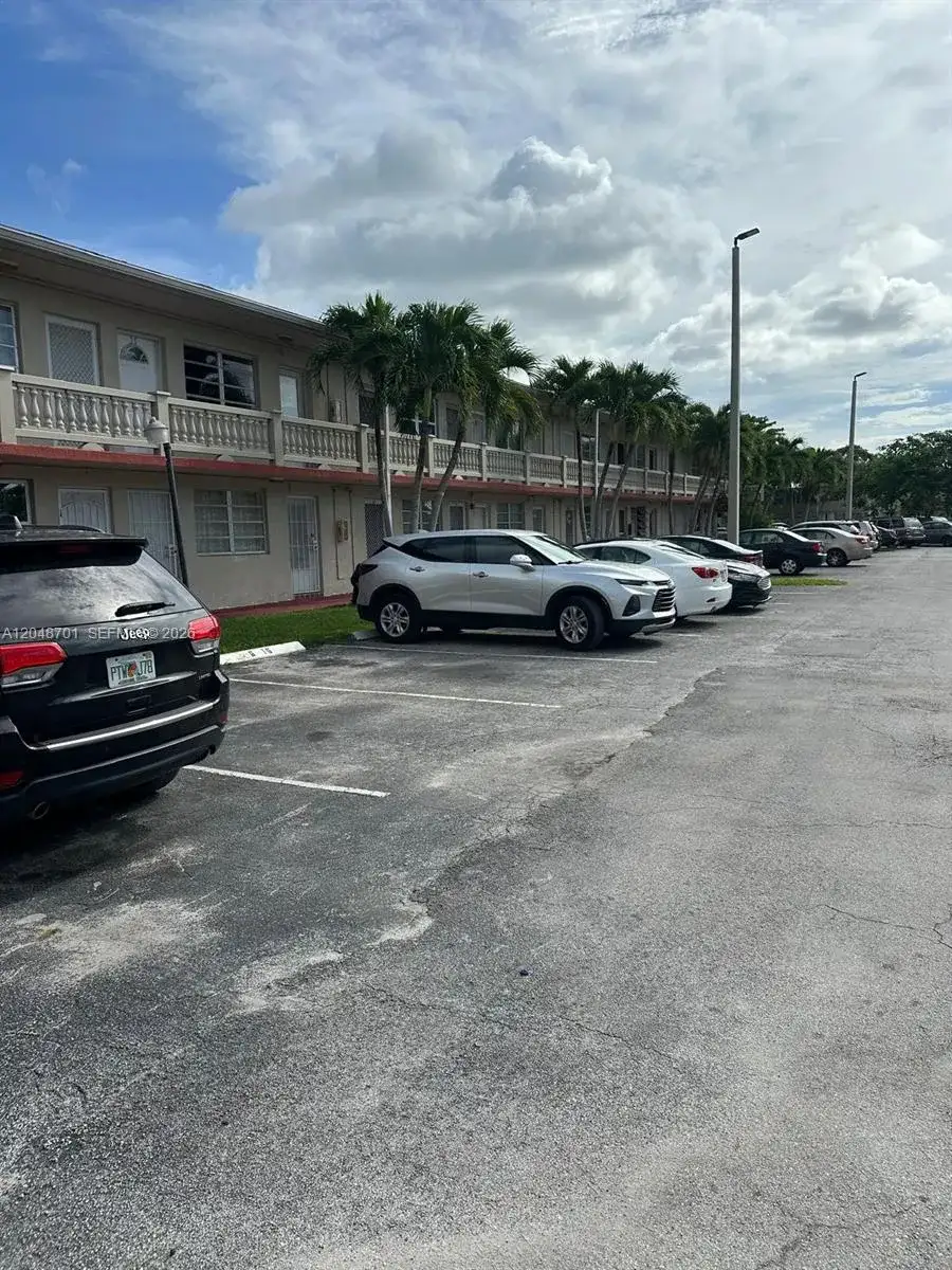 20320 NE 2nd Ave # 27, Miami Gardens FL 33179 photo 2