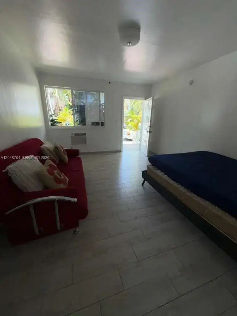 1600 Pennsylvania Ave # 7, Miami Beach FL 33139 photo 2