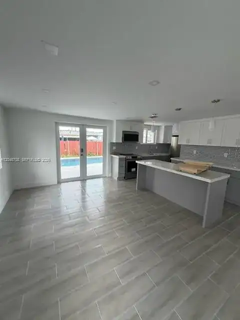 3515-3517 SW 91st Ave, Miami FL 33165 photo 2