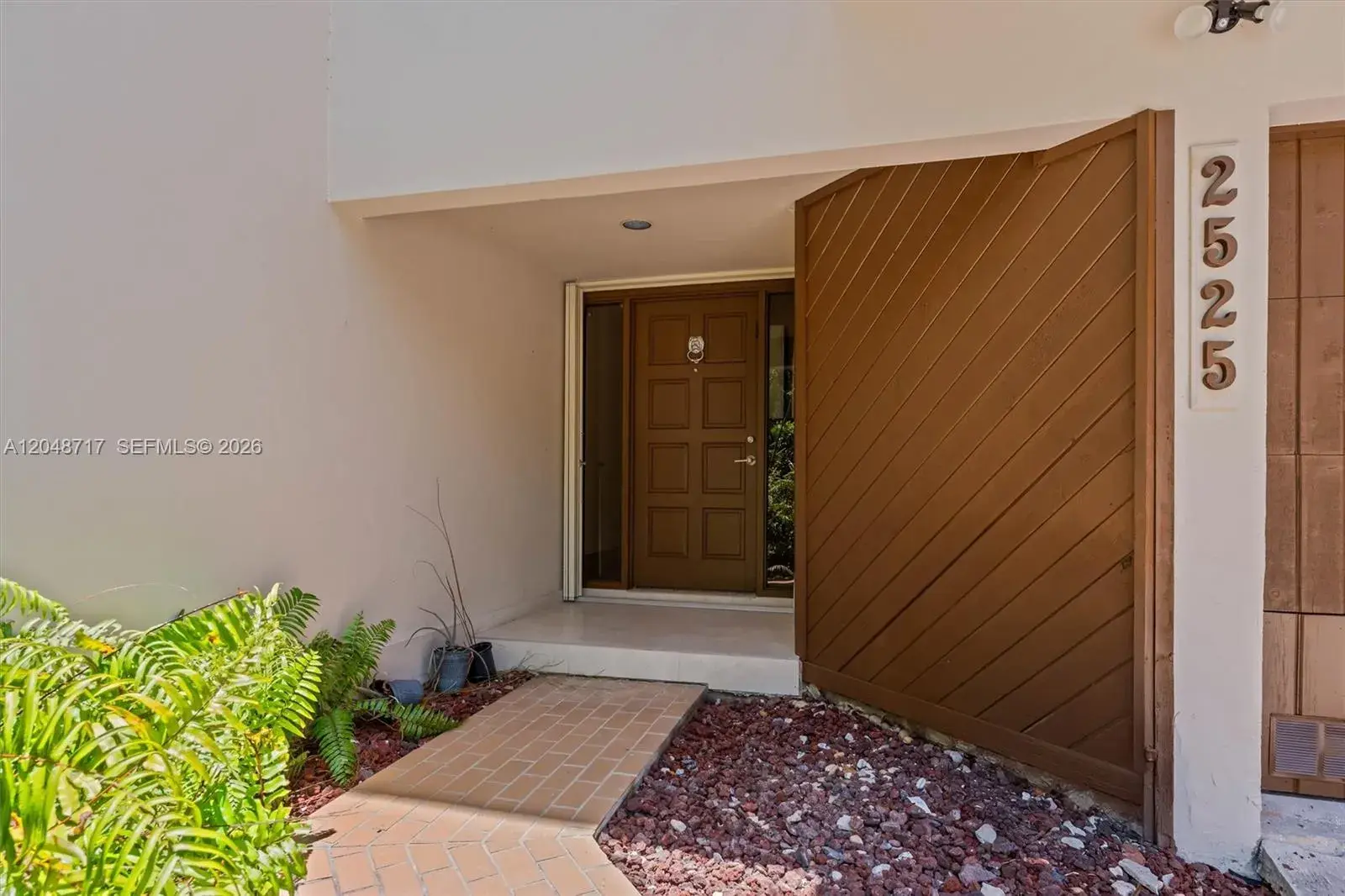 2525 NE 135th St, North Miami FL 33181