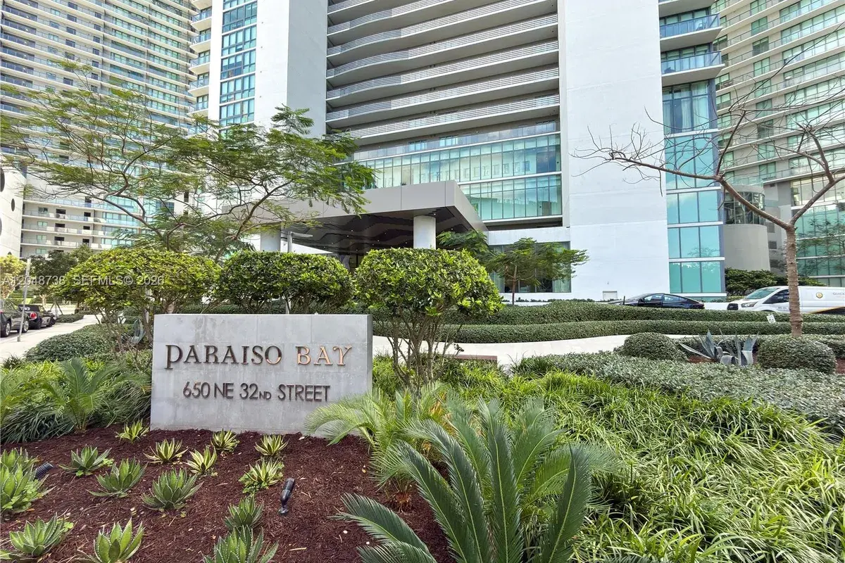650 NE 32nd St # 802, Miami FL 33137