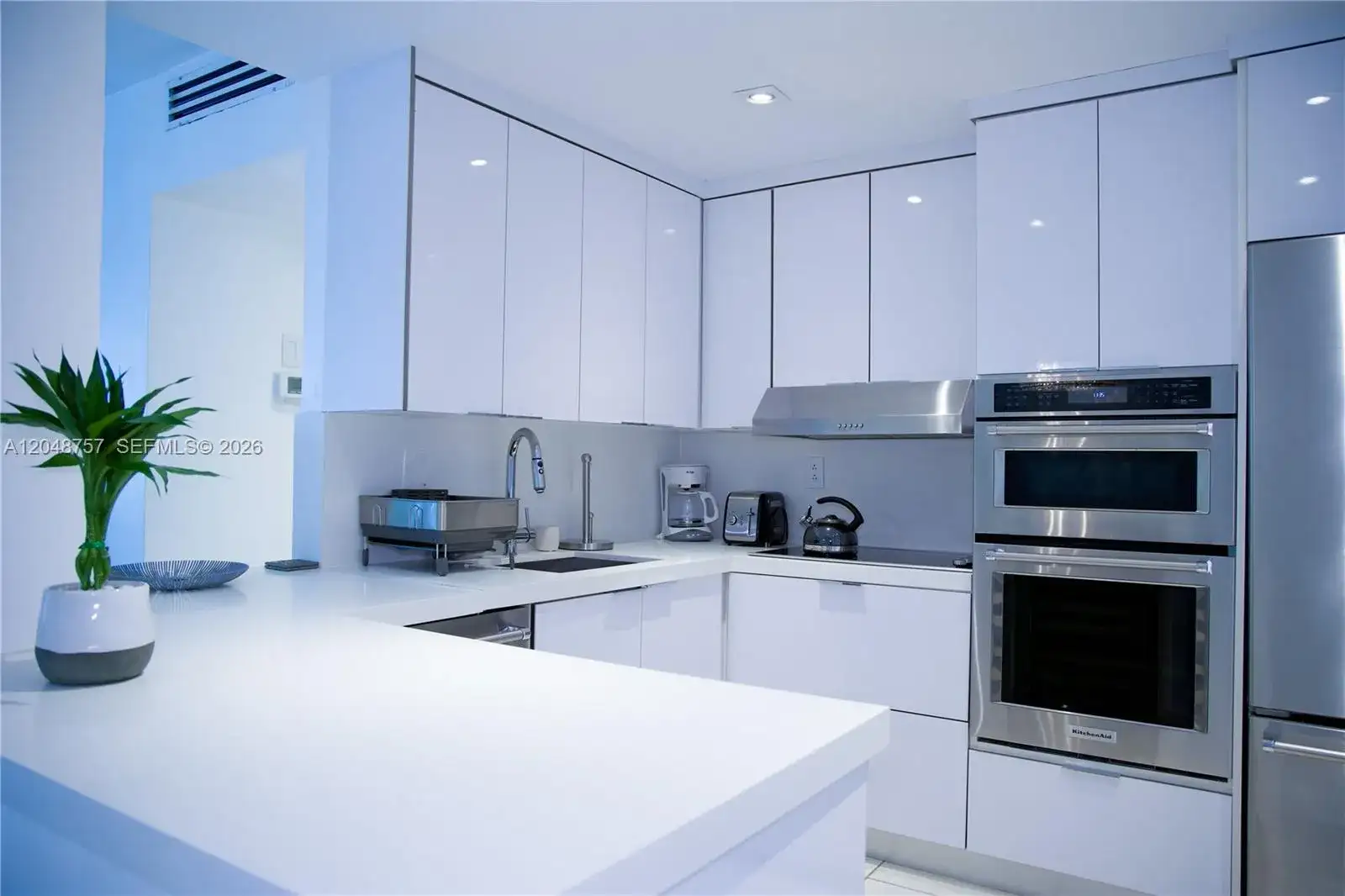 5601 Collins Ave # 1614, Miami Beach FL 33140 photo 5