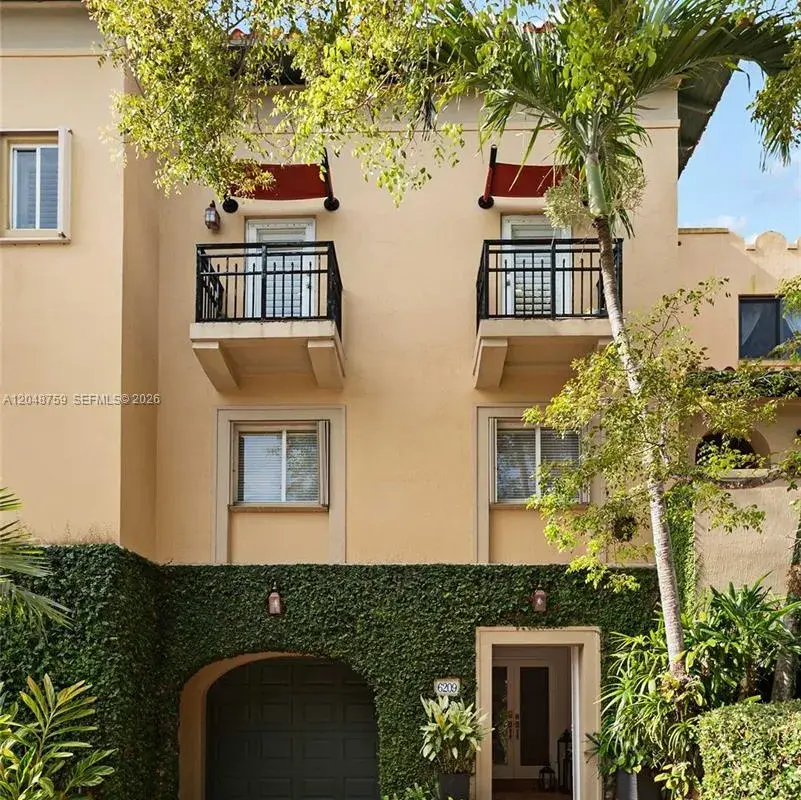 6209 Paradise Point Dr, Palmetto Bay FL 33157
