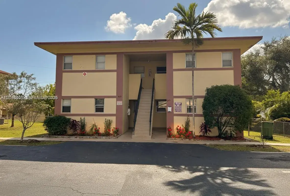 825 SW 10th St # C, Hallandale Beach FL 33009