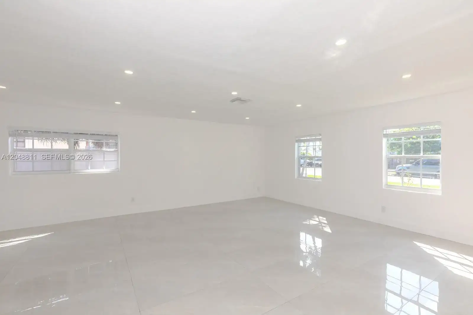 913 NE 2nd St, Hallandale Beach FL 33009 photo 5