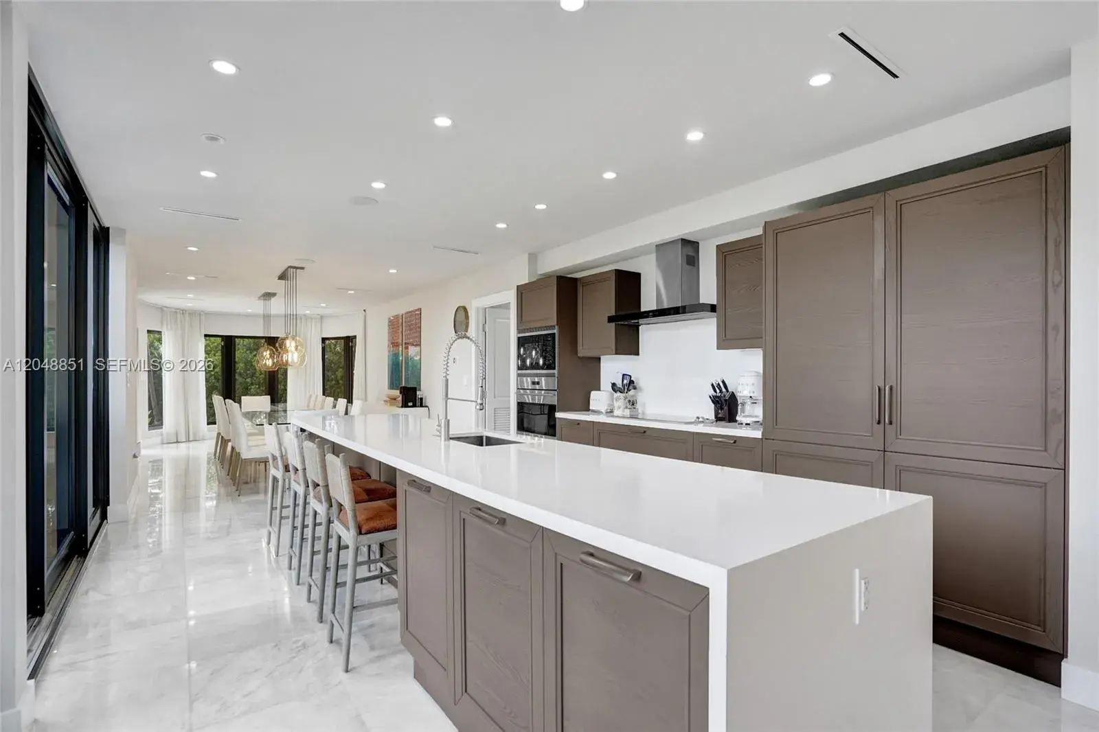 113 Holiday Dr, Hallandale Beach FL 33009