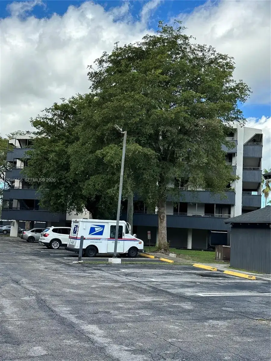16220 NW 2nd Ave # 412, Miami FL 33169 photo 2
