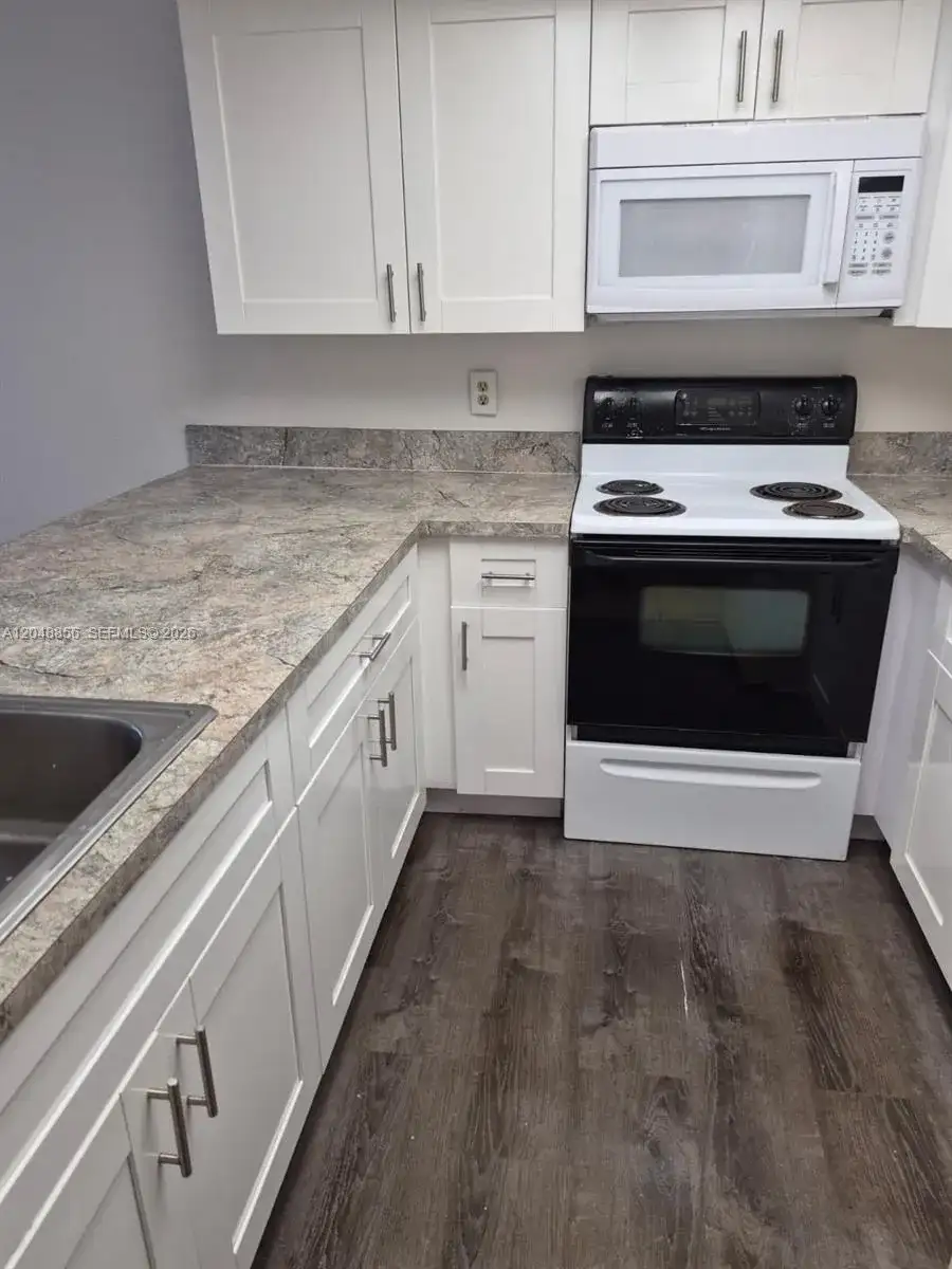 16220 NW 2nd Ave # 412, Miami FL 33169 photo 3
