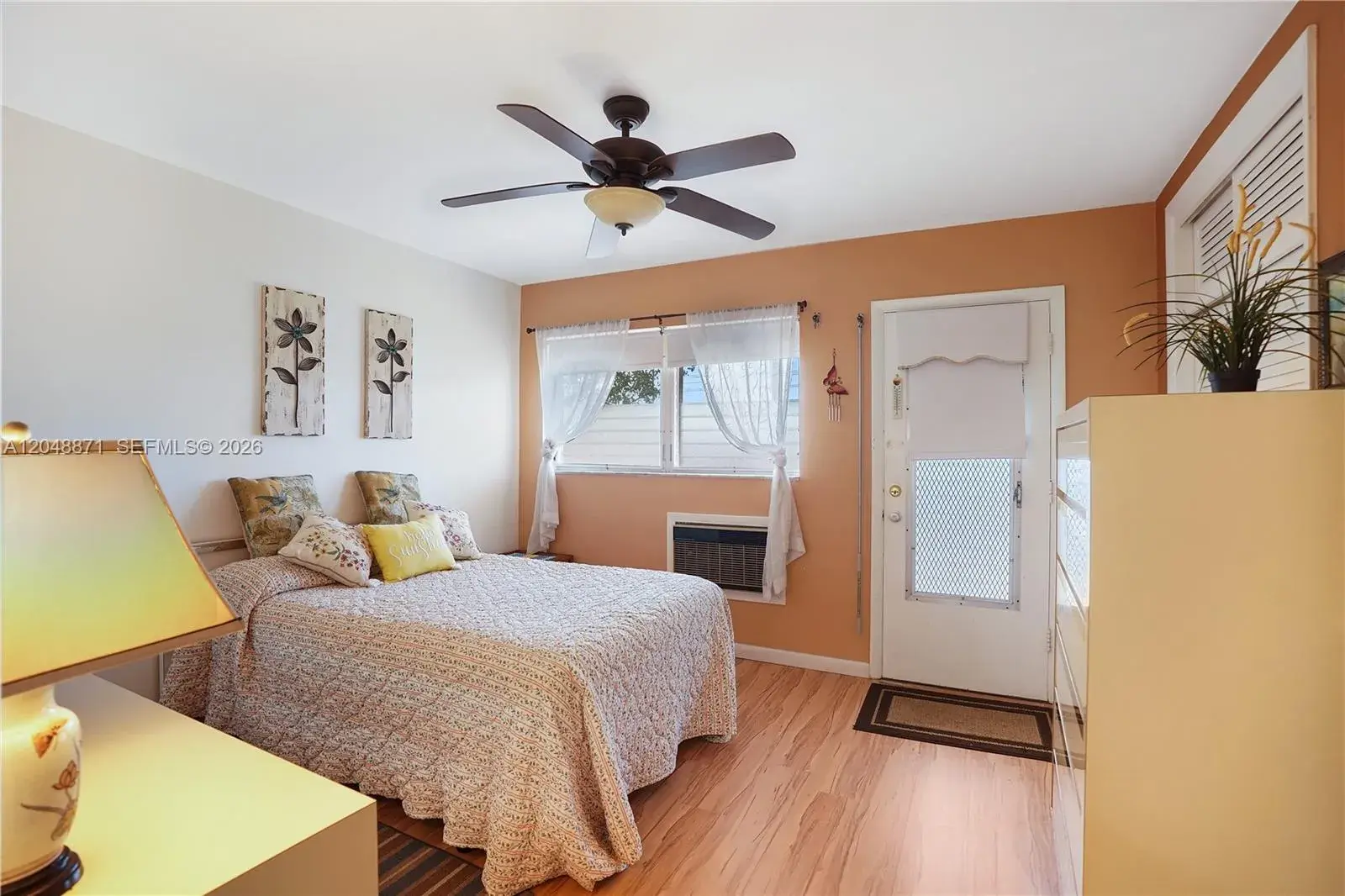 820 SW 11th Ave # 18B, Hallandale Beach FL 33009