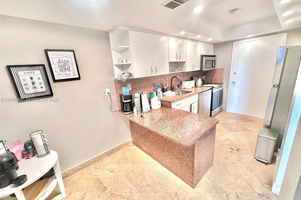 18021 Biscayne Blvd # 702, Aventura FL 33160