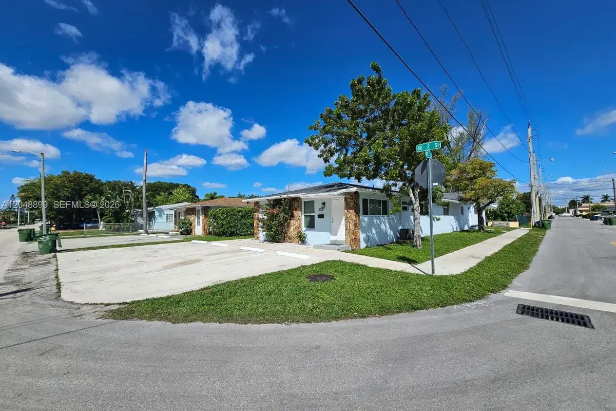 329 SE 2nd St, Hallandale Beach FL 33009