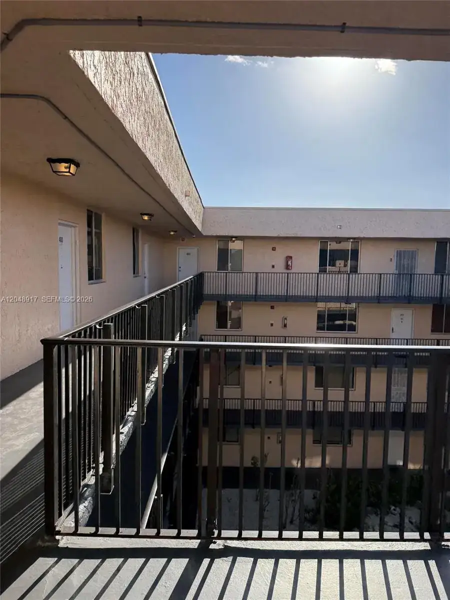 2830 Somerset Dr # 402N, Lauderdale Lakes FL 33311