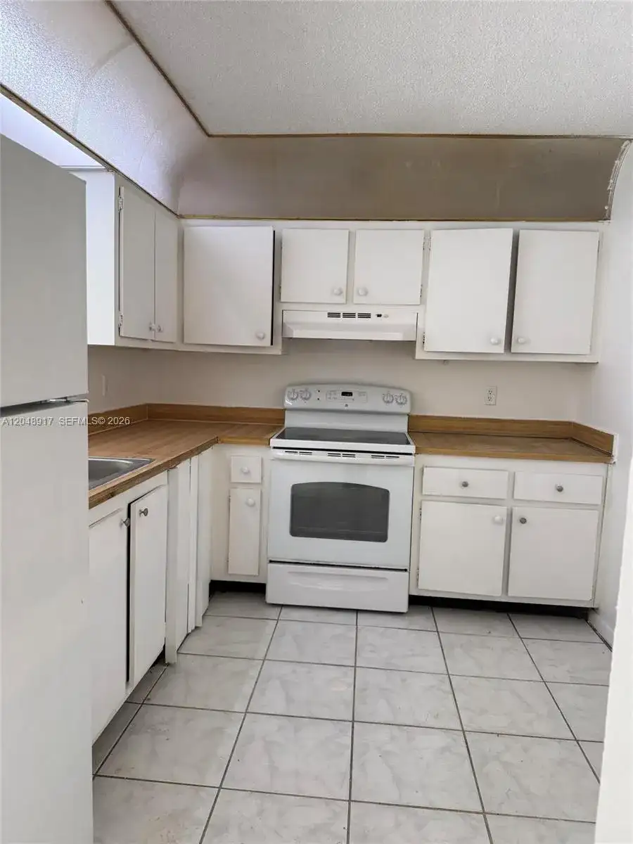 2830 Somerset Dr # 402N, Lauderdale Lakes FL 33311 photo 3
