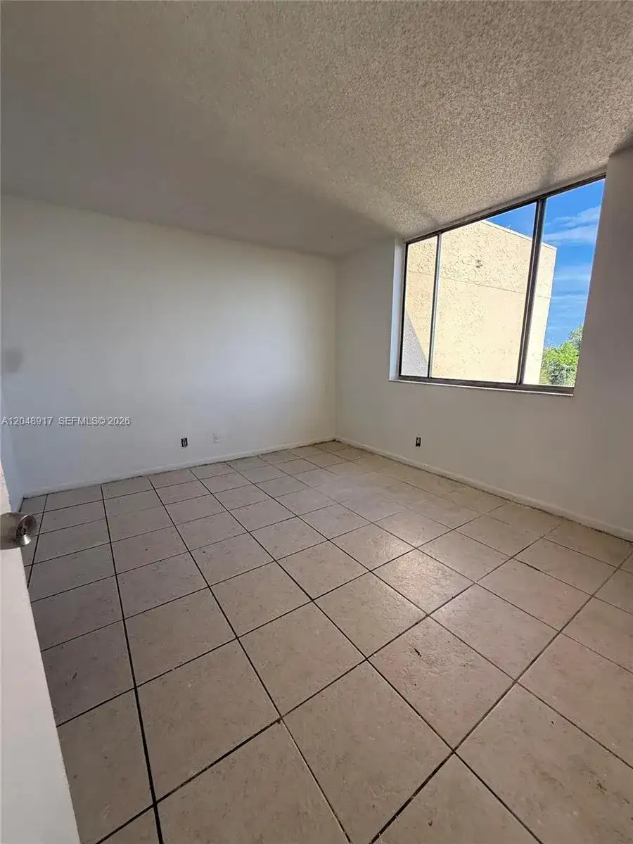 2830 Somerset Dr # 402N, Lauderdale Lakes FL 33311 photo 4