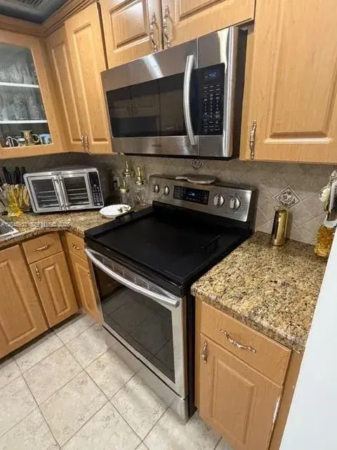 100 Bayview Dr # 1208, Sunny Isles Beach FL 33160