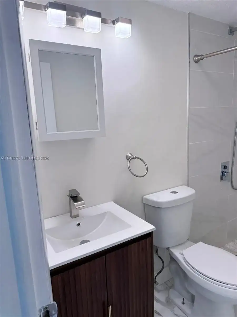 453 SW 2nd St # 306C, Miami FL 33130 photo 3
