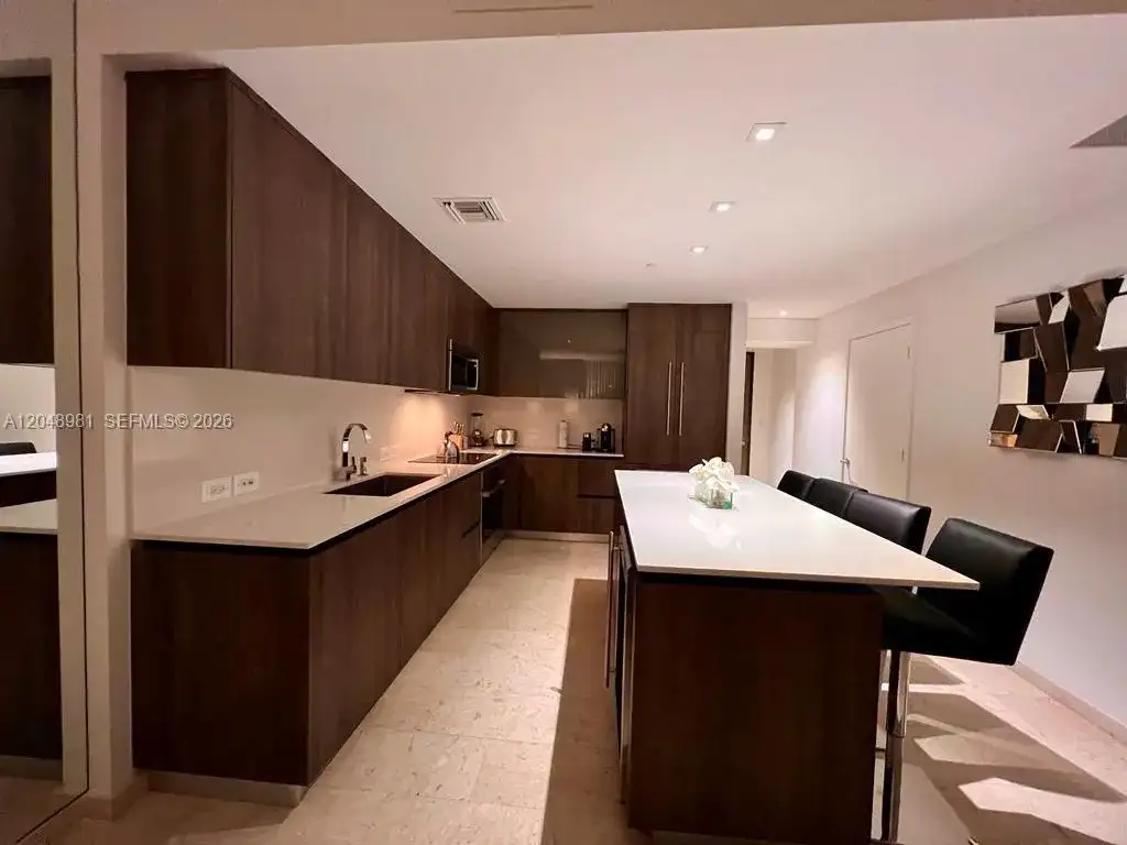 88 SW 7th St # 808, Miami FL 33130 photo 2