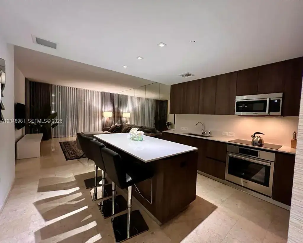 88 SW 7th St # 808, Miami FL 33130 photo 5