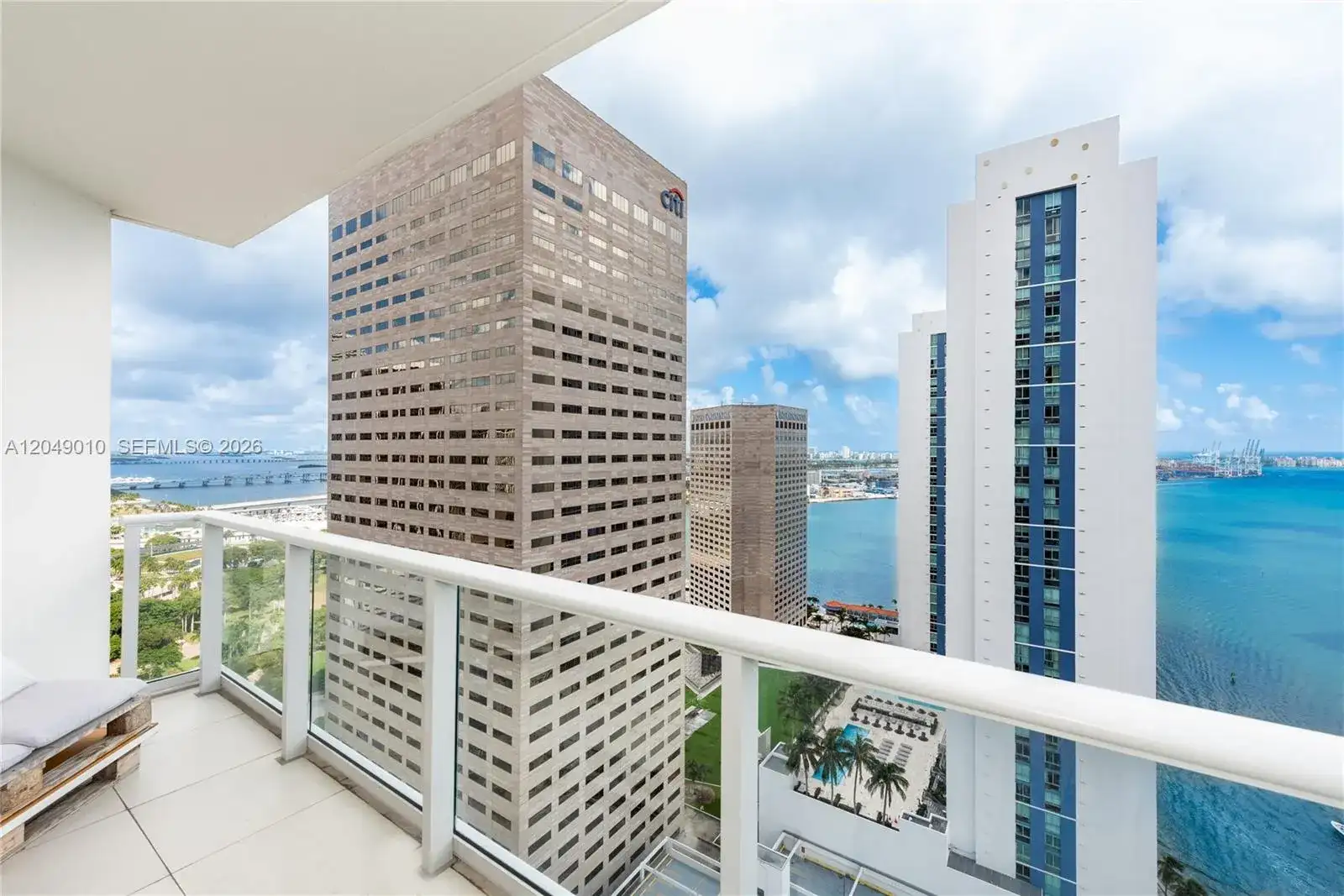 300 S Biscayne Blvd # 2814, Miami FL 33131 photo 2