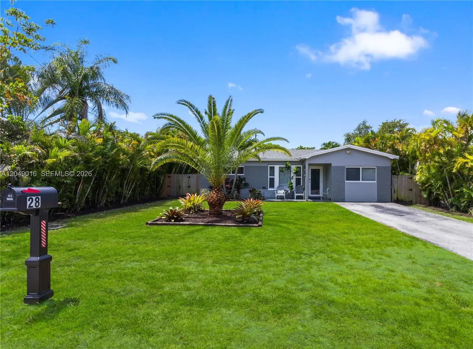 28 SE 7th St, Dania Beach FL 33004