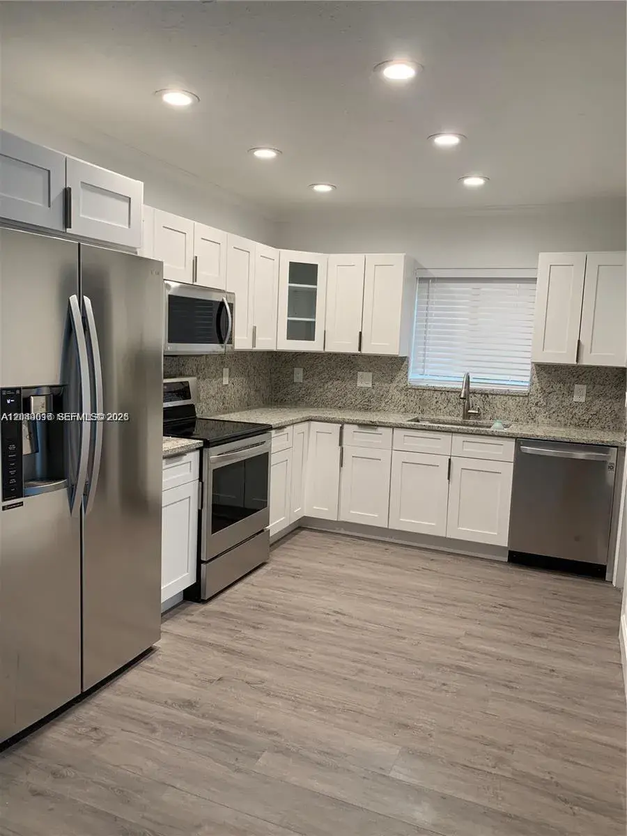 28 SE 7th St, Dania Beach FL 33004