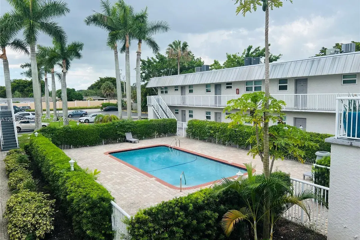 2050 NW 89th Ave # 208, Pembroke Pines FL 33028