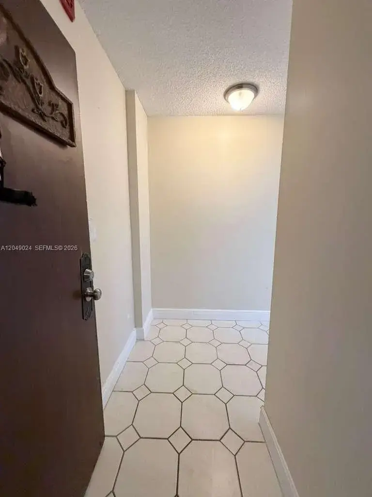 3720 Inverrary Dr # 3L, Lauderhill FL 33319
