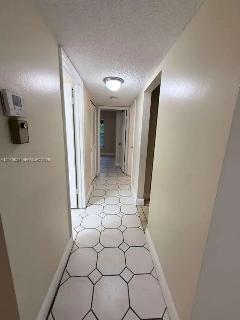 3720 Inverrary Dr # 3L, Lauderhill FL 33319