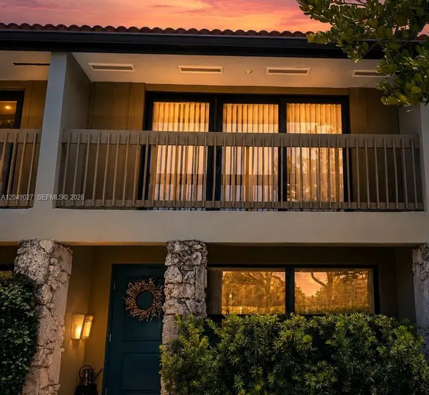 6047 Bayview Dr, Fort Lauderdale FL 33308