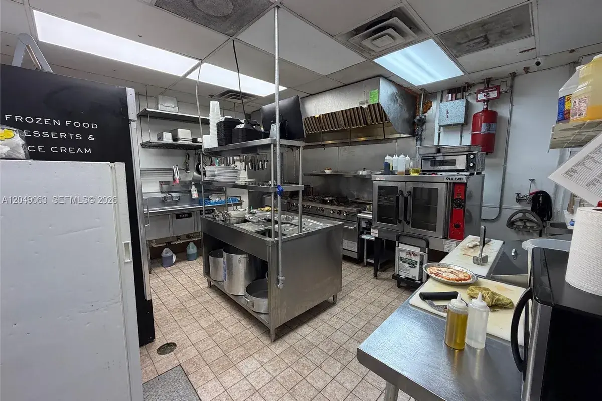 Restaurant space NW For Lease, Miami FL 33122