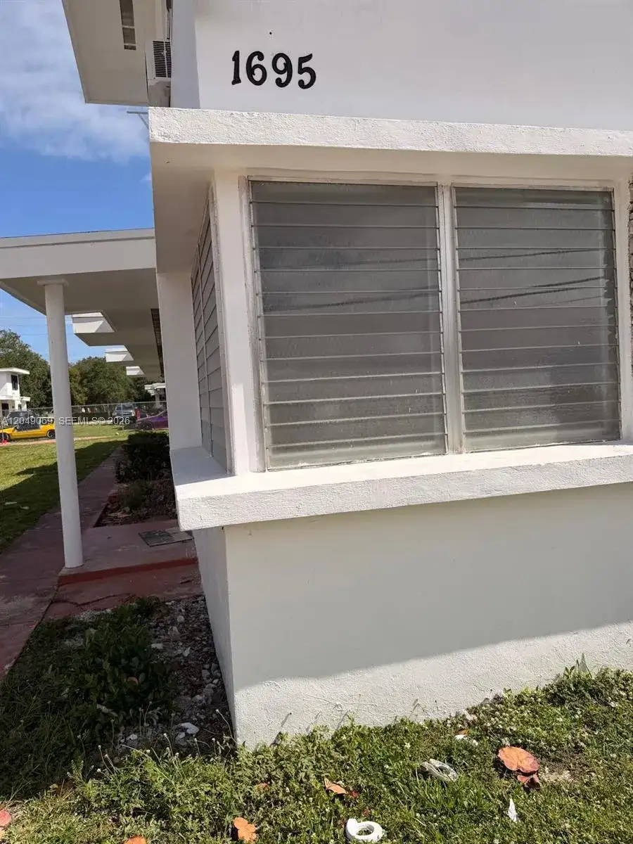 1695 NE 150th St # 3, Miami FL 33181 photo 2