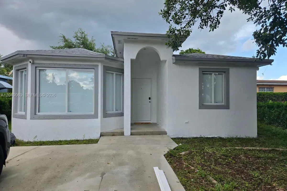 1915 NW 68th Ter, Miami FL 33147