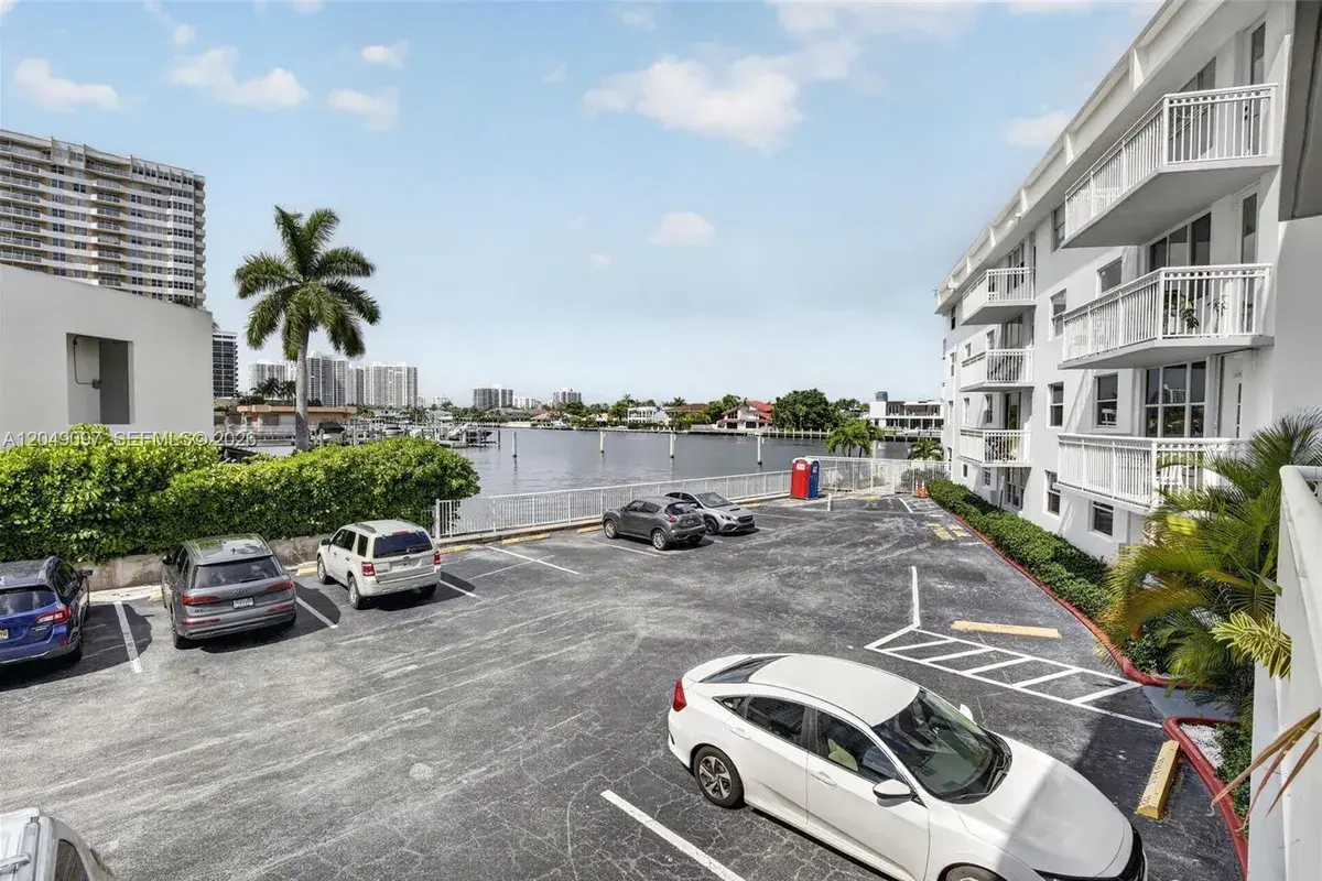 1913 S Ocean Dr # 225, Hallandale Beach FL 33009