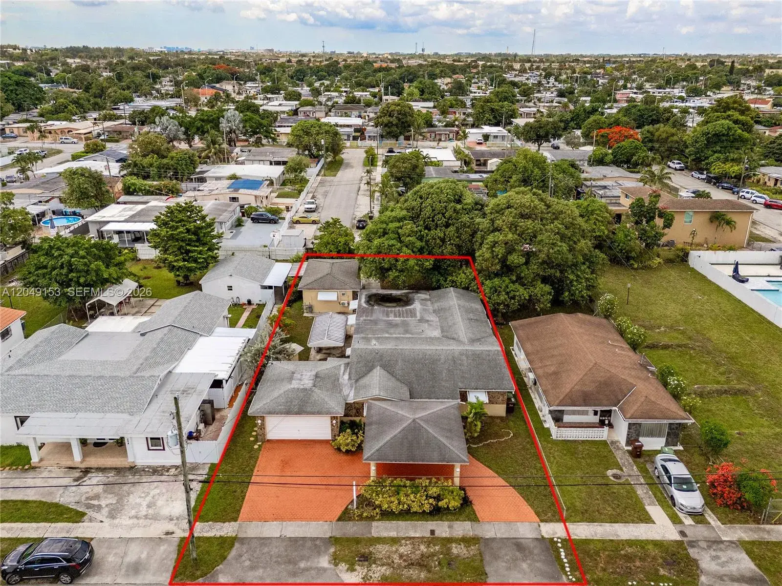 292 W 39th Pl, Hialeah FL 33012